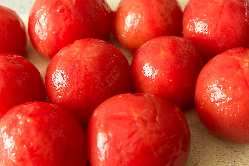 Gazpacho andaluz, Hauptzutat: geschälte Tomaten