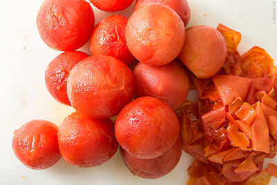 Tomatensauce – Tomaten schälen